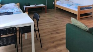 2 室のベッドルーム、アイロン / アイロン台、ベッドシーツ