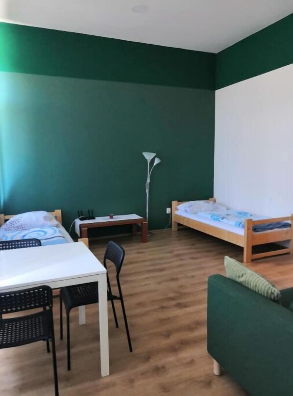 2 bedrooms, iron/ironing board, bed sheets