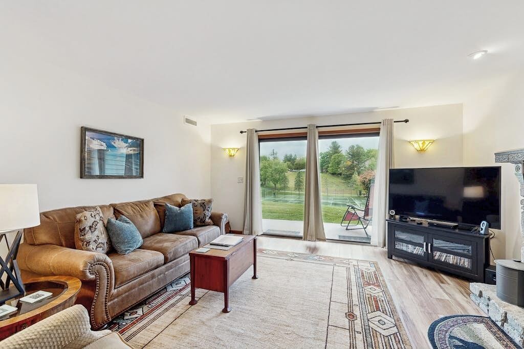 TV, fireplace, DVD player