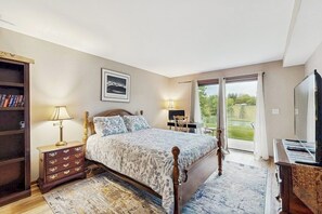 2 bedrooms, iron/ironing board, Internet, bed sheets
