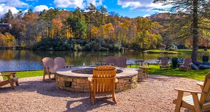 Charming 2BR Chetola Resort Condo with fireplace, Walk-in shower, and jetted tub