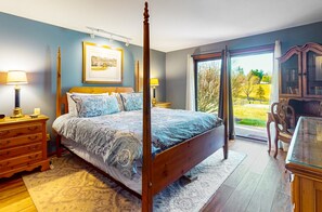 2 bedrooms, iron/ironing board, Internet, bed sheets - Charming 2BR Chetola Resort Condo with fireplace, Walk-in shower, and jetted tub (Blowing Rock)