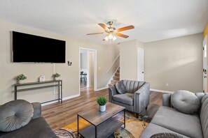 Smart TV, video games - Cozy 3BR Gem with Home Theater near Uptown & Airport (Charlotte)