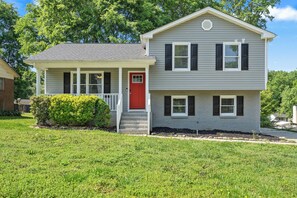 Exterior - Cozy 3BR Gem with Home Theater near Uptown & Airport (Charlotte)