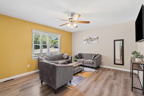 Smart TV, video games - Cozy 3BR Gem with Home Theater near Uptown & Airport (Charlotte)