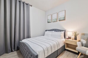 3 bedrooms, iron/ironing board, WiFi, bed sheets
