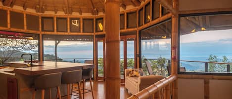 Deluxe Cabin, Balcony, Mountain View | Dining room