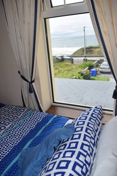 Charming 4-bedroom house with WiFi in Ballybunion