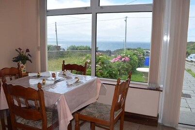 Charming 4-bedroom house with WiFi in Ballybunion