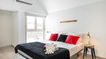 Iron/ironing board, internet, bed sheets