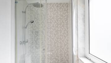 Shower, hair dryer, towels