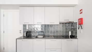 Microwave, coffee/tea maker, toaster