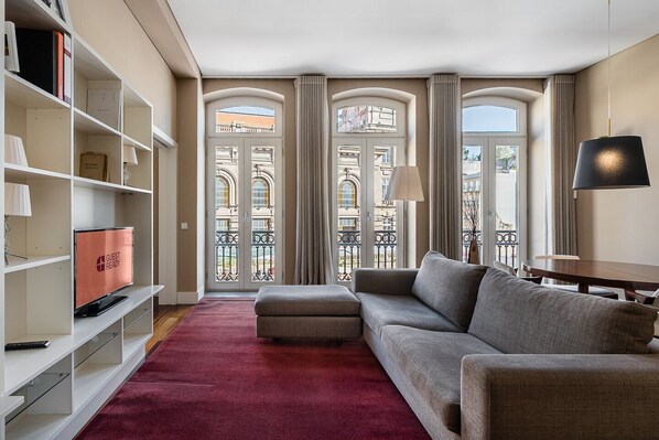TV - GuestReady - Elegant place in the heart of Porto (Porto)