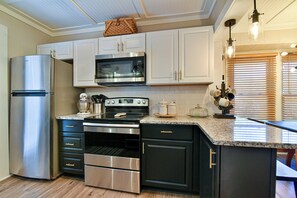 Rumah Khas, 2 kamar tidur, Bebas Asap Rokok, dapur | Dapur pribadi | Lemari es, microwave, oven, dan kompor