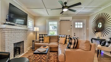 Signature House, 2 Bedrooms, Non Smoking, Kitchen | Living room | 50-inch Smart TV with cable channels