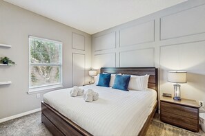 4 bedrooms, iron/ironing board, internet, bed sheets