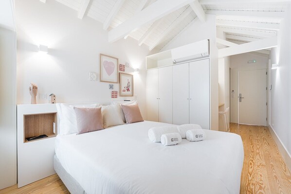 3 bedrooms, iron/ironing board, Internet, bed sheets