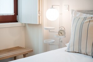 3 bedrooms, iron/ironing board, internet, bed sheets