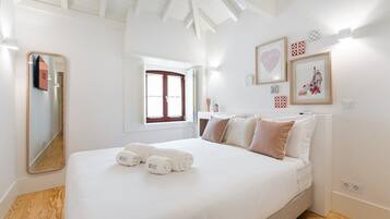 3 bedrooms, iron/ironing board, internet, bed sheets