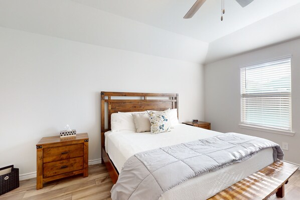 3 bedrooms, iron/ironing board, Internet, bed sheets