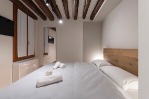 1 chambre, fer et planche à repasser, accès au Wi-Fi (inclus)