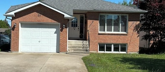 Henley Gardens - your green oasis in Niagara within walking distance to Beach
