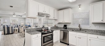 Sea Glass: Private Pool, Golf Cart, Pet Friendly