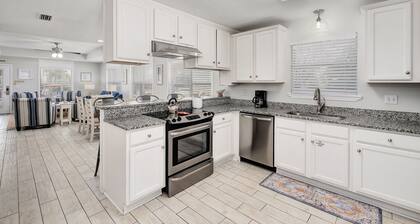 Sea Glass: Private Pool, Golf Cart, Pet Friendly