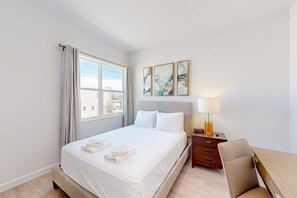 5 bedrooms, iron/ironing board, Internet, bed sheets - Townhome with a screened lanai, private pool, & washer/dryer (Davenport)