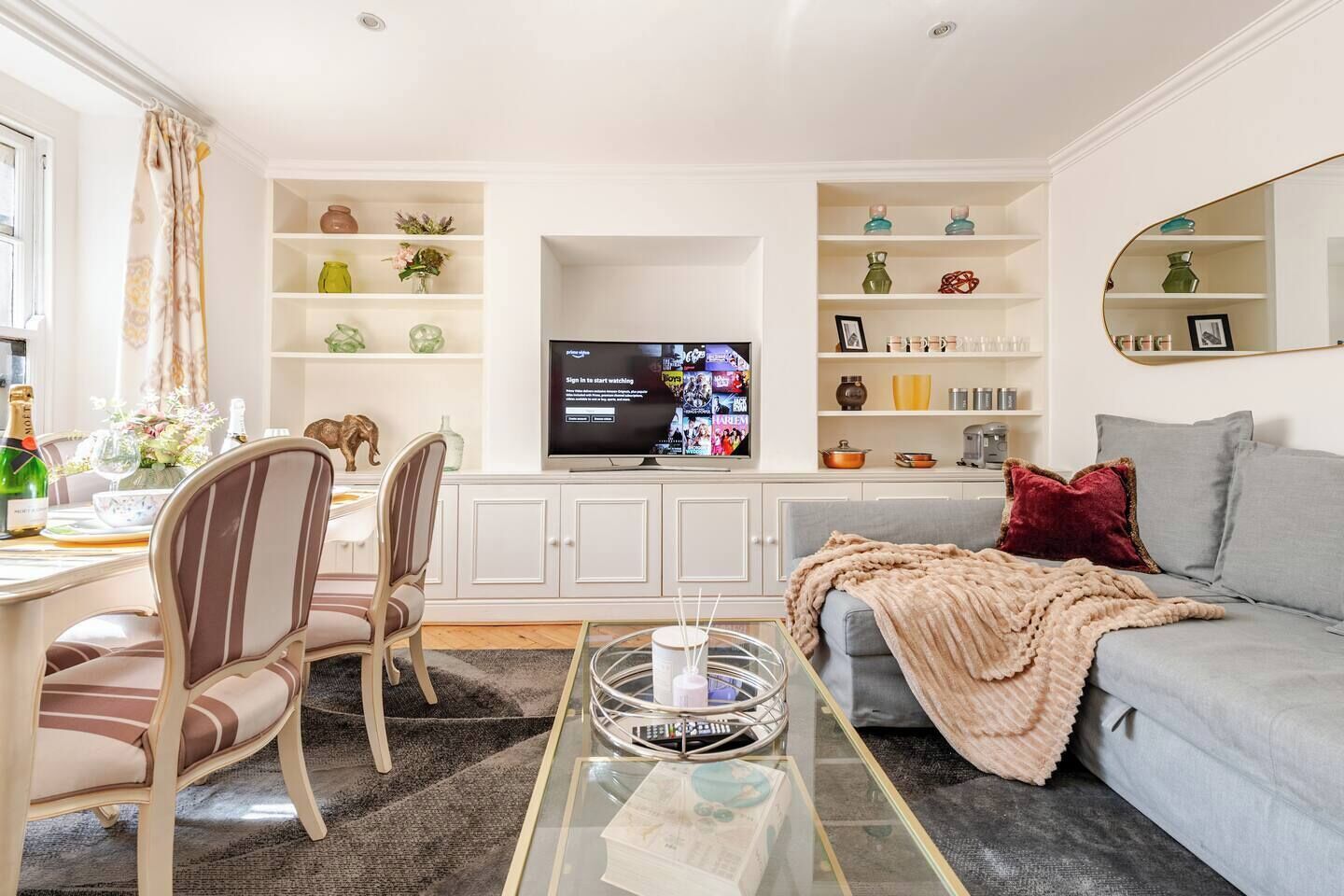 Smart TV, fireplace