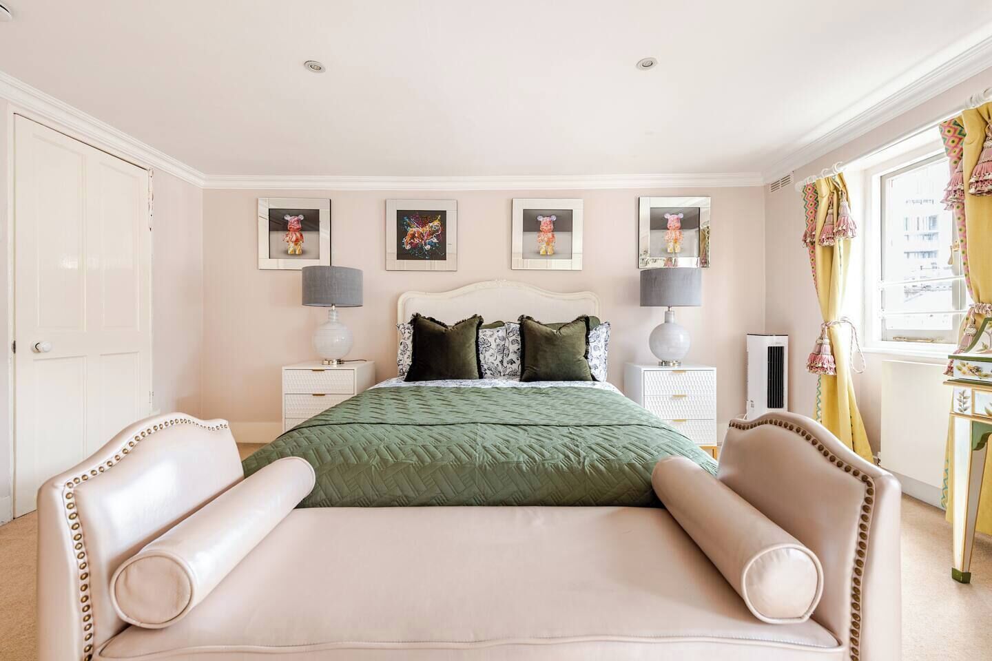 5 bedrooms, iron/ironing board, WiFi, bed sheets