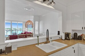 Apartment | 2 bedrooms - Le Petit Italie Water View 2 2 With Pool (Sunny Isles Beach)