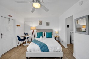 Apartment | 1 bedroom - Waves on Desoto Deluxe Studio 4 (Hollywood)