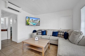 Apartment | 1 bedroom - Waves on Desoto Deluxe Studio 4 (Hollywood)