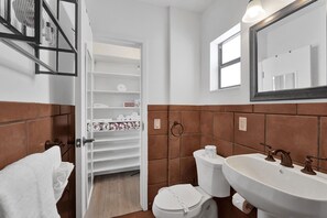 Apartment | 1 bedroom - New Waves On Walnut 6 (Hollywood)