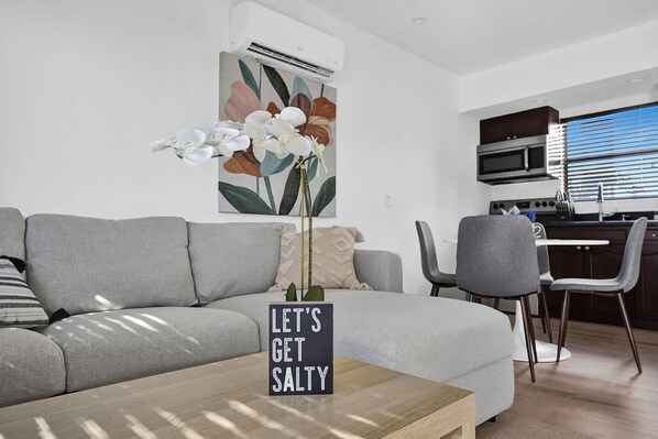 Apartment | 1 bedroom - New Waves On Walnut 6 (Hollywood)