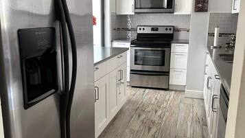 Apartment | 2 bedrooms, desk