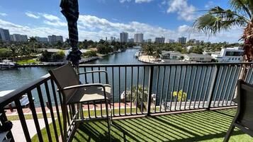 Apartment | 2 bedrooms, desk