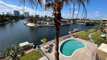 Apartment | 2 bedrooms, desk