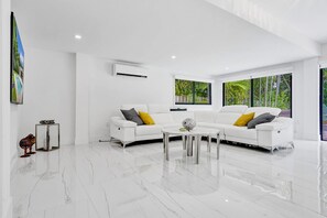 Casa | 3 quartos, escrivaninha