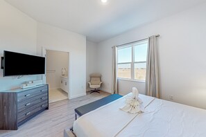 4 slaapkamers, een strijkplank/strijkijzer, internet, beddengoed