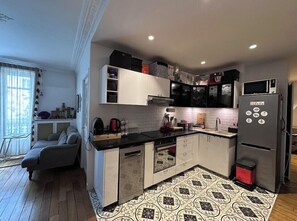 Kühlschrank, Mikrowelle, Ofen, Geschirrspüler