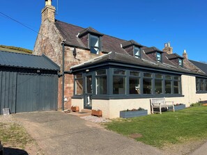 คอทเทจ | บริเวณภายนอก