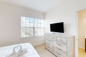 3 chambres, fer et planche à repasser, accès Internet, draps fournis