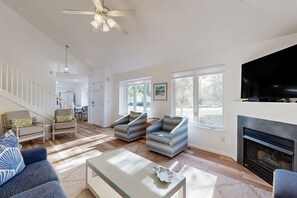 Télévision, cheminée