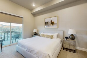 2 bedrooms, iron/ironing board, internet, bed sheets - Luxurious resort condo with pool, hot tub + mountain views (Park City)