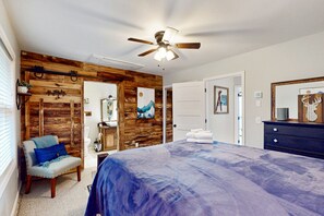 2 bedrooms, iron/ironing board, internet, bed sheets