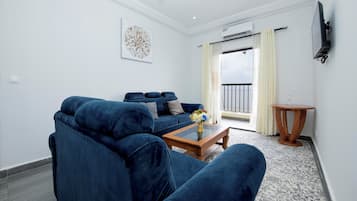 Senior Suite, Sea View | Living area