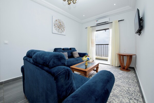 Senior Suite, Sea View | Living area