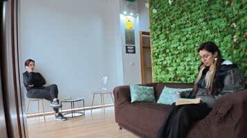 Dormitorio compartido básico | Tabla de planchar con plancha y wifi gratis